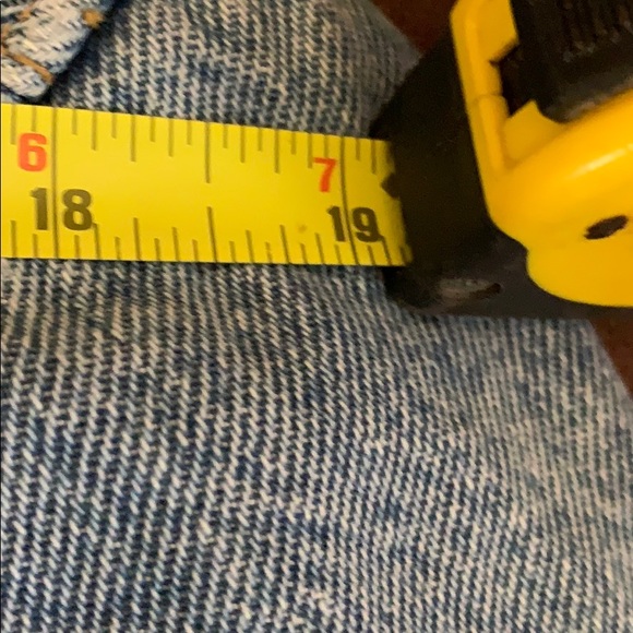 Super cute and comfy Levi’s Jean jacket! - Picture 5 of 5